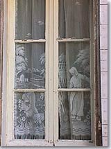 Simiane-Collongue, window