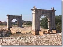 Saint-Chamas, Touloubre roman bridge