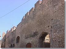 Saint Mitre les Remparts, castle