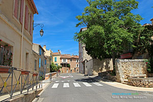 Saint Mitre les Remparts, street