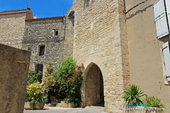 Saint Mitre les Remparts, porte des remparts