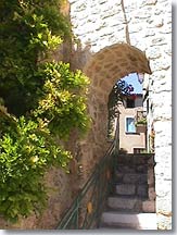 Saint Mitre les Remparts, steps