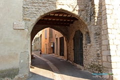 Trets, porte du village médiéval Trets, porte du village médiéval