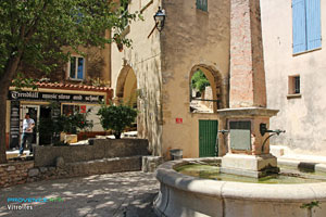 Vitrolles, fontaine