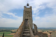 Châteauneuf de Mazenc, clocher de la chapelle dominant la plaine Châteauneuf de Mazenc, clocher de la chapelle dominant la plaine