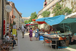 Grignan, flea market