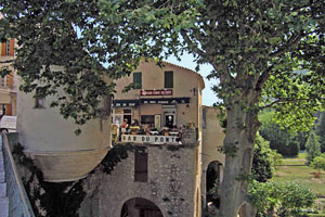 Mollans sur Ouveze, bar on the bridge