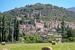 Montbrun les Bains, le village