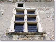 Le Poët-Laval, fenêtres