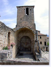 Le Poët-Laval, clocher et chapelle en ruine