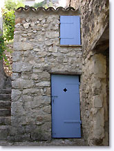 Sahune, small house with blue shutters
