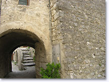 Saint May, vaulted passageway;