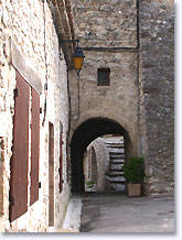 Saint May, vaulted passageway