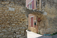 Saint Restitut, porte de la Rose