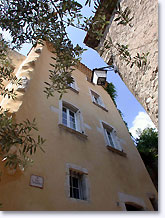Suze la Rousse, house