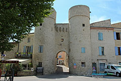 Taulignan, porte du village Taulignan, porte du village