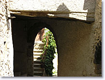 Venterol, passage voûté