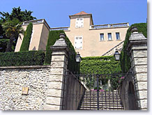 Vinsobres, escalier vers le temple