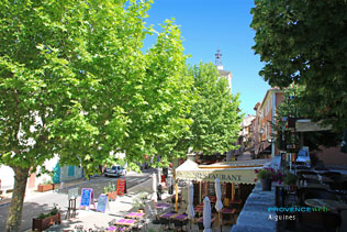 Aiguines, terrasses de restaurants