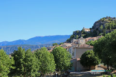 Aiguines, le village dans la montagne Aiguines, le village dans la montagne