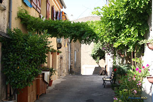 Sainte Anastasie sur Issole, tiny street