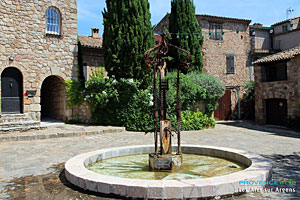 Les Arcs sur Argens, fontaine dans le Parage