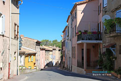 Bagnols en Foret, street