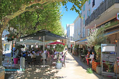 Bagnols en Foret, cafes and restaurants terraces