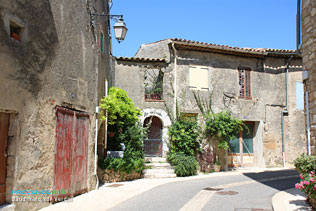 Baudinard sur Verdon, tipycal houses