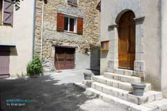 Le Bourguet, church door