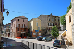 Bras, square and cafe terraces