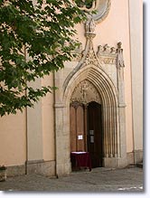 Carces, church door
