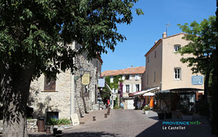 Le Castellet, small square