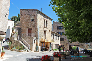 Chateaudouble, village's square