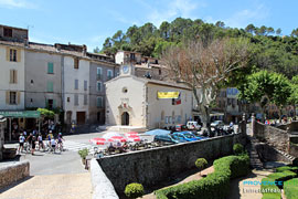 Entrecasteaux, main square