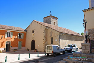 Esparron de Pallières, l'église et la mairie