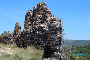 Evenos, ruined wall of the castle