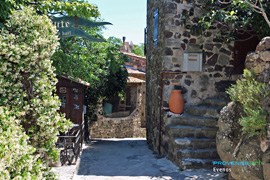 Evenos, dans le vieux village