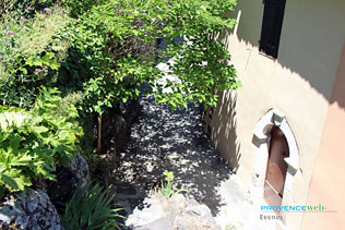 Evenos - Door - 11 HQ photographs