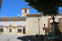 Ginasservis, l'église et la poste