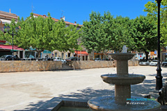 Montauroux, place du village