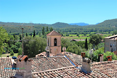 Montfort sur Argens, clocher et paysage Montfort sur Argens, clocher et paysage