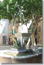 Neoules, statue Neoules, statue