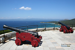 Porquerolles, canons anciens sau Fort Sainte Agathe