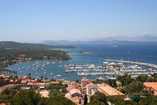 Porquerolles, le port et le fort de Saint Agathe