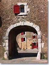 Pourcieux - Typical vaulted entry