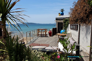 Le Pradet, restaurant terrace on the sea