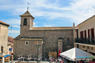 Puget sur Argens, placette et terrasse de café