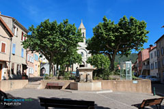 Puget-Ville, place de l'église