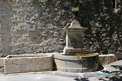 Seillans, fontaine